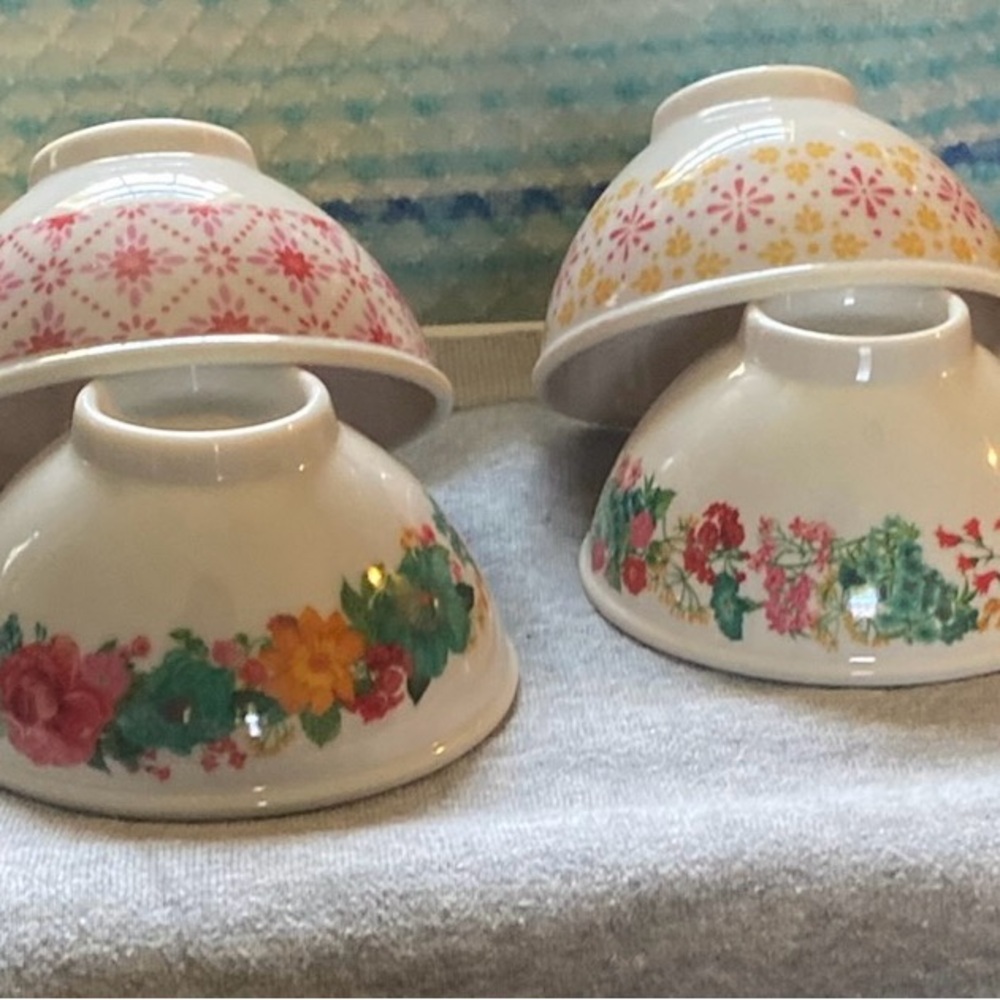 The Pioneer Woman Pink and Yellow dip bowls